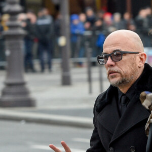 Pascal Obispo et son fils Sean - Sorties de l'église de la Madeleine après les obsèques de Johnny Hallyday à Paris, le 9 décembre 2017. © Coadic Guirec/Bestimage