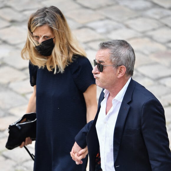 Christophe Dechavanne et sa compagne Elena durant l'hommage à Jean-Paul Belmondo à l'Hôtel des Invalides à Paris. Photo par David Niviere/ABACAPRESS.COM