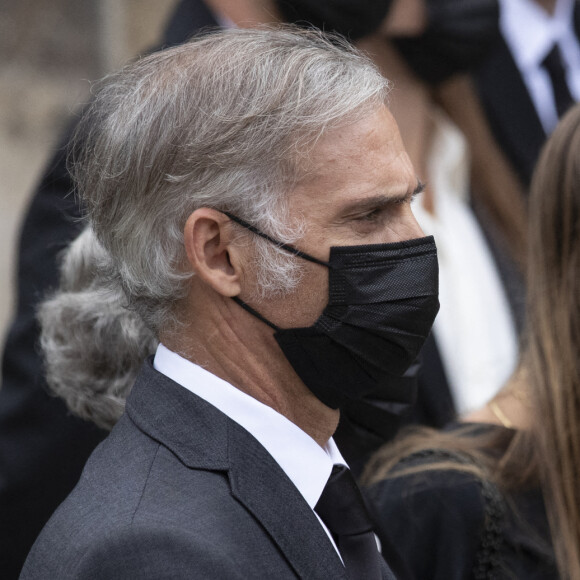 Paul Belmondo et Stella - Obsèques de Jean-Paul Belmondo en en l'église Saint-Germain-des-Prés, à Paris le 10 septembre 2021. © Cyril Moreau / Bestimage 