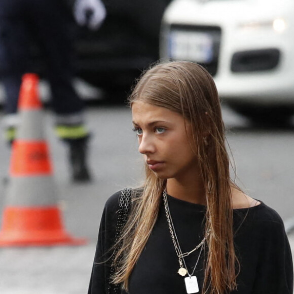 Nathalie Tardivel (Natty) et sa fille Stella - Obsèques de Jean-Paul Belmondo en l'église Saint-Germain-des-Prés, à Paris le 10 septembre 2021. © Cyril Moreau / Bestimage  Funeral of actor Jean-Paul Belmondo at Saint Germain des Pres church in Paris on september 10th 2021 