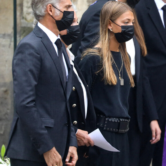 Paul Belmondo, Stella Belmondo - Obsèques de Jean-Paul Belmondo en l'église Saint-Germain-des-Prés, à Paris le 10 septembre 2021. © Dominique Jacovides / Bestimage  Funeral of actor Jean-Paul Belmondo at Saint Germain des Pres church in Paris on september 10th 2021 