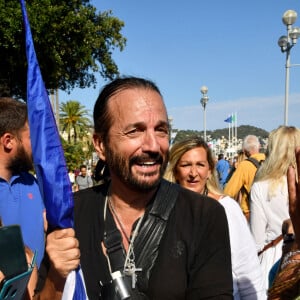 A Nice, avec en "Guest Star", le chanteur, auteur-compositeur, militant, Francis Lalanne, c'est plus de 10000 personnes qui sont descendus dans les rues pour manifester contre le pass sanitaire et le vaccin obligatoire, le 8 août 2021. © Bruno Bebert/Bestimage