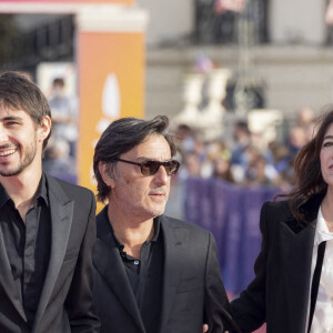 Ben Attal, Yvan Attal et Charlotte Gainsbourg ( présidente du jury) - Première du film "Les choses humaines" lors de la 47éme édition du Festival du Cinéma Américain de Deauville le 11 septembre 2021. © Olivier Borde / Bestimage
