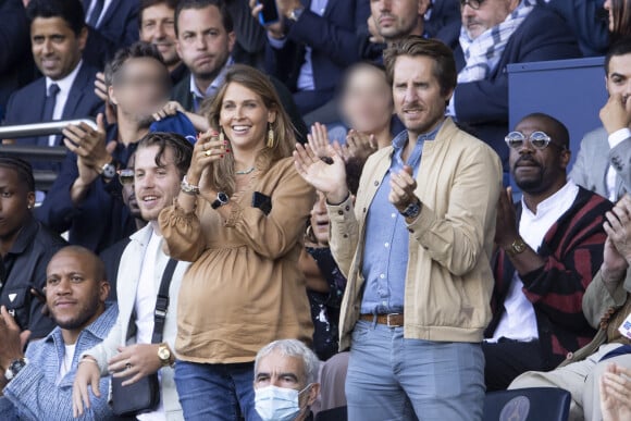 Ophélie Meunier (enceinte) et son mari Mathieu Vergne - People en tribune lors de la rencontre de football Paris Saint Germain PSG contre Clermont (4-0) au Parc des Princes à Paris le 11 septembre 2021
