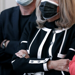 La Première Dame, Brigitte Macron lors de l'inauguration de l'exposition de D.Buren "Pavoisé: travail in situ" dans la verrière du Jardin d'hiver au palais de l'Elysée à Paris, France, le 13 septembre 2021. © Stéphane Lemouton/Bestimage 