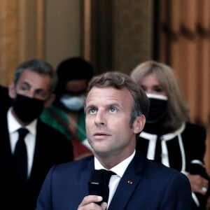 Le président de la République française, Emmanuel Macron lors de l'inauguration de l'exposition de D.Buren "Pavoisé: travail in situ" dans la verrière du Jardin d'hiver au palais de l'Elysée à Paris, France. © Stéphane Lemouton/Bestimage 