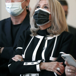 La Première Dame, Brigitte Macron lors de l'inauguration de l'exposition de D.Buren "Pavoisé: travail in situ" dans la verrière du Jardin d'hiver au palais de l'Elysée à Paris, France, le 13 septembre 2021. © Stéphane Lemouton/Bestimage 