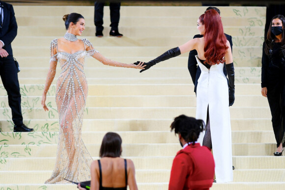Kendall Jenner et Gigi Hadid lors de la soirée du Met Gala (Met Ball) 2021 "Celebrating In America: A Lexicon Of Fashion" au Metropolitan Museum of Art à New York le 13 septembre 2021.