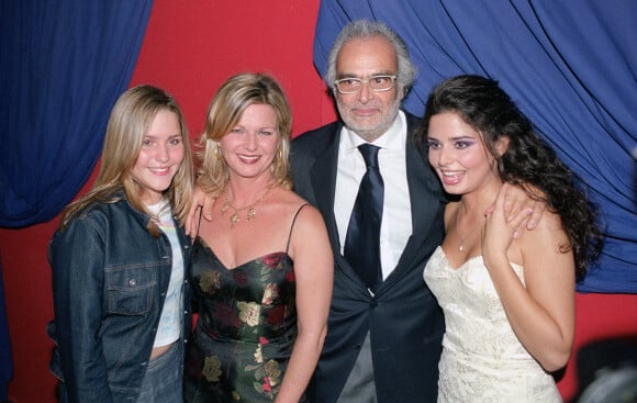 Jeane Manson avec ses filles Shirel et Marianne et André Djaoui (père de Shirel) lors de la générale de Notre-Dame de Paris au theâtre Mogador à Paris. © Patrick Carpentier / Bestimage