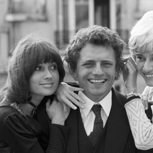 En France, à Neuilly-sur-Seine, Jacques Martin chez lui avec Marion Game et Danièle Gilbert le 15 septembre 1970. © Michel Ristroph via Bestimage