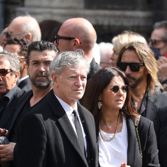 Francis Huster, Cristiana Reali - Sorties - Obsèques de Jean-Paul Belmondo en l'église Saint-Germain-des-Prés, à Paris le 10 septembre 2021. © Dominique Jacovides / Bestimage 