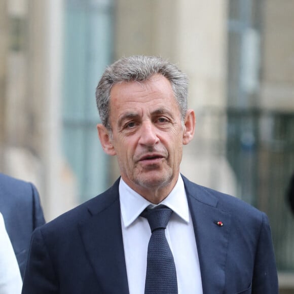 Nicolas Sarkozy a voté vers 9h00 sans son épouse pour le second tour des éléctions municipales à l'école élémentaire Lafontaine dans le 16ème arrondissement de Paris le 28 juin 2020. 