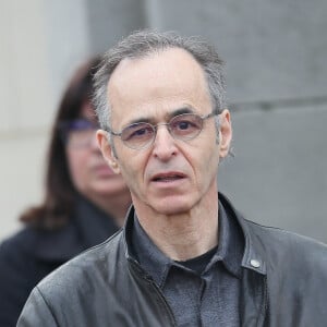 Jean-Jacques Goldman lors des obsèques de Véronique Colucci au cimetière communal de Montrouge, le 12 avril 2018.