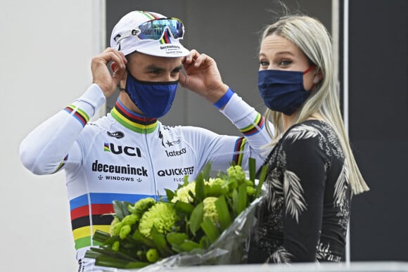 Le cycliste français Julian Alaphilippe remporte sa troisième Flèche Wallonne à Huy en Belgique, le 21 avril 2021. © Photo News / Panoramic / Bestimage
