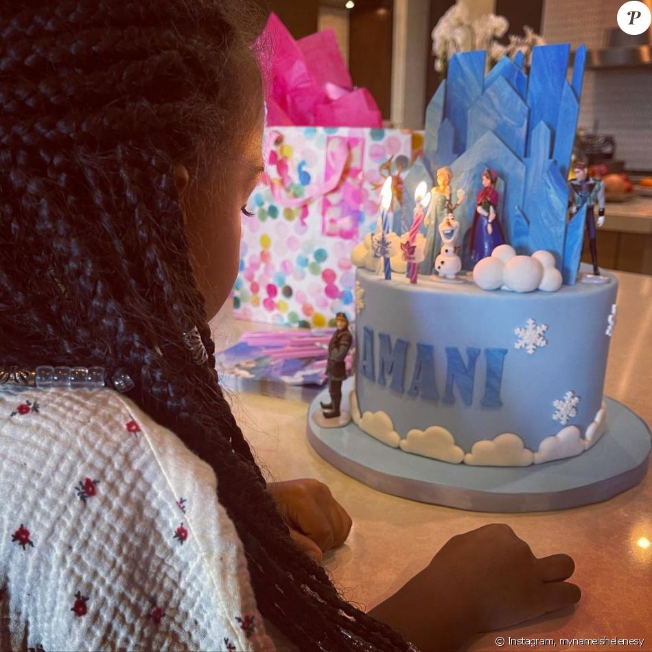 Amani Nour La Petite Derniere D Omar Et Helene Sy A Fete Ses 4 Ans Avec Un Gateau De La Reine Des Neiges Le 18 Septembre 21 Purepeople