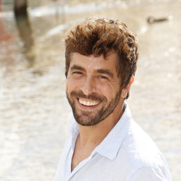 Agustin Galiana (Ici tout commence) - Photocall lors du Festival de la Fiction de La Rochelle. Le 18 septembre 2021. © Christophe Aubert via Bestimage