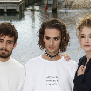 Clément Rémiens, Nicolas Anselmo, Catherine Davydzenka (Ici tout commence) - Photocall lors du Festival de la Fiction de La Rochelle. Le 18 septembre 2021. © Christophe Aubert via Bestimage