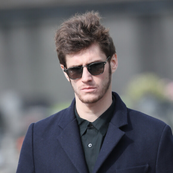 Jean-Baptiste Maunier lors des obsèques de Véronique Colucci au cimetière communal de Montrouge, le 12 avril 2018.