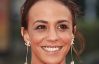 Alice Belaïdi enceinte : le ventre rond lui va si bien !