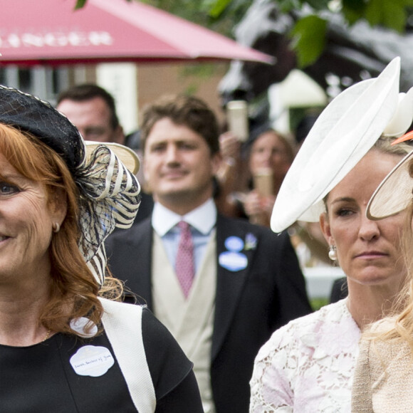 arah Ferguson et la princesse Beatrice d'York assistent aux courses du Royal Ascot 2017 à Londres le 23 juin 2017.