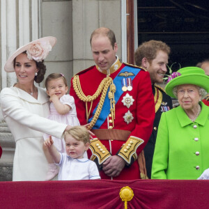 Camilla Parker Bowles, duchesse de Cornouailles, le prince Charles, Kate Catherine Middleton, duchesse de Cambridge, la princesse Charlotte, le prince George, le prince William, le prince Harry, la reine Elisabeth II d'Angleterre et le prince Philip, duc d'Edimbourg - La famille royale d'Angleterre au balcon du palais de Buckingham lors de la parade "Trooping The Colour" à l'occasion du 90ème anniversaire de la reine. Le 11 juin 2016
