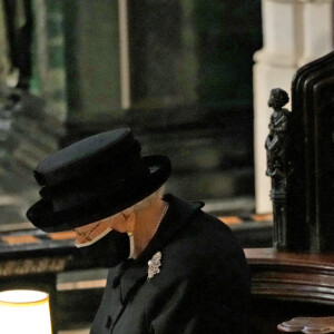 La reine Elisabeth II d'Angleterre et Le prince Andrew, duc d'York, - Funérailles du prince Philip, duc d'Edimbourg à la chapelle Saint-Georges du château de Windsor, Royaume Uni, le 17 avril 2021.