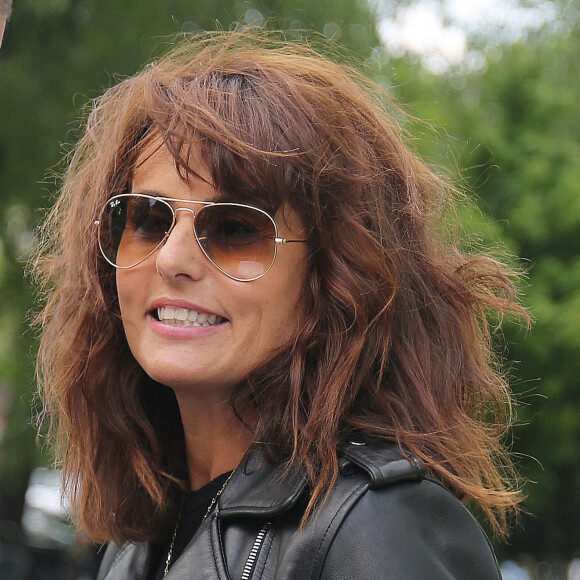 Faustine Bollaert quitte les studios Radio France à Paris. Le 3 mai 2021 