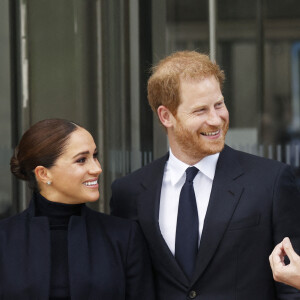 Le prince Harry et Meghan Markle à leur sortie du One World Trade Center, avec le maire de New York Bill de Blasio, à New York, le 23 septembre 2021.