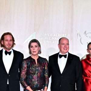 Roisin Galvin Wittstock, Andréa Casiraghi, sa mère la princesse Caroline de Hanovre, le prince Albert II de Monaco, Pauline Ducruet, son compagnon Maxime Giaccardi et Gareth Wittstock - Soirée du 5ème " Monte-Carlo Gala for Planetary Health " au Palais de Monaco, le 23 septembre 2021. © Bruno Bebert / Bestimage