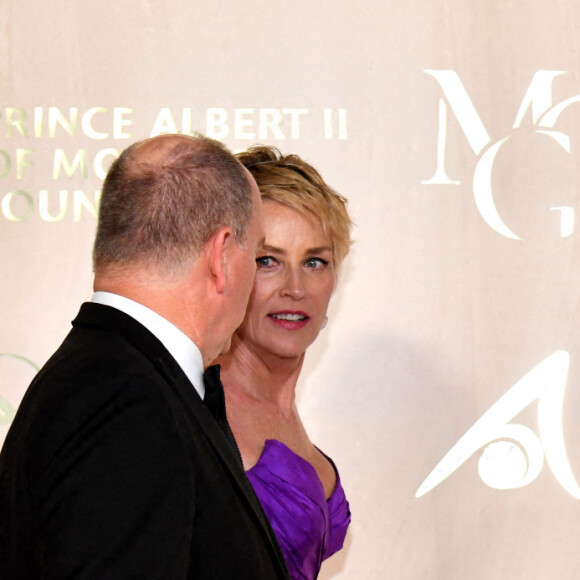 Le prince Albert II de Monaco et Sharon Stone - Soirée du 5ème " Monte-Carlo Gala for Planetary Health " au Palais de Monaco, le 23 septembre 2021. © Bruno Bebert / Bestimage