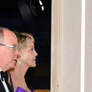 Le prince Albert II de Monaco et Sharon Stone - Soirée du 5ème " Monte-Carlo Gala for Planetary Health " au Palais de Monaco, le 23 septembre 2021. © Bruno Bebert / Bestimage