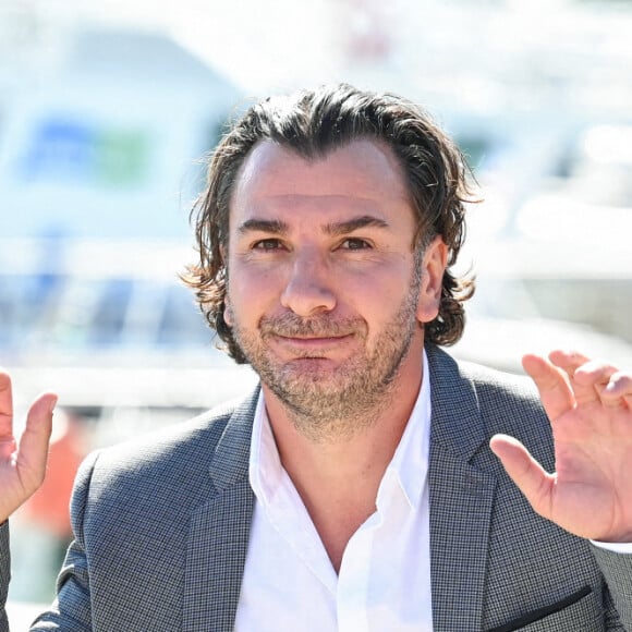 Michael Youn - Photocall lors du Festival de la Fiction de La Rochelle. Le 17 septembre 2021