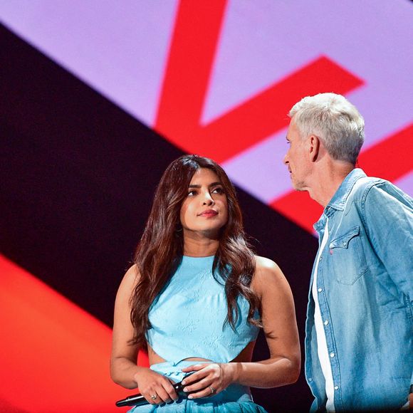 Priyanka Chopra Jonas et Denis Brogniart - Concert "Global Citizen Live" au Champ de Mars à Paris le 25 Septembre 2021 © Pierre Perusseau / Bestimage