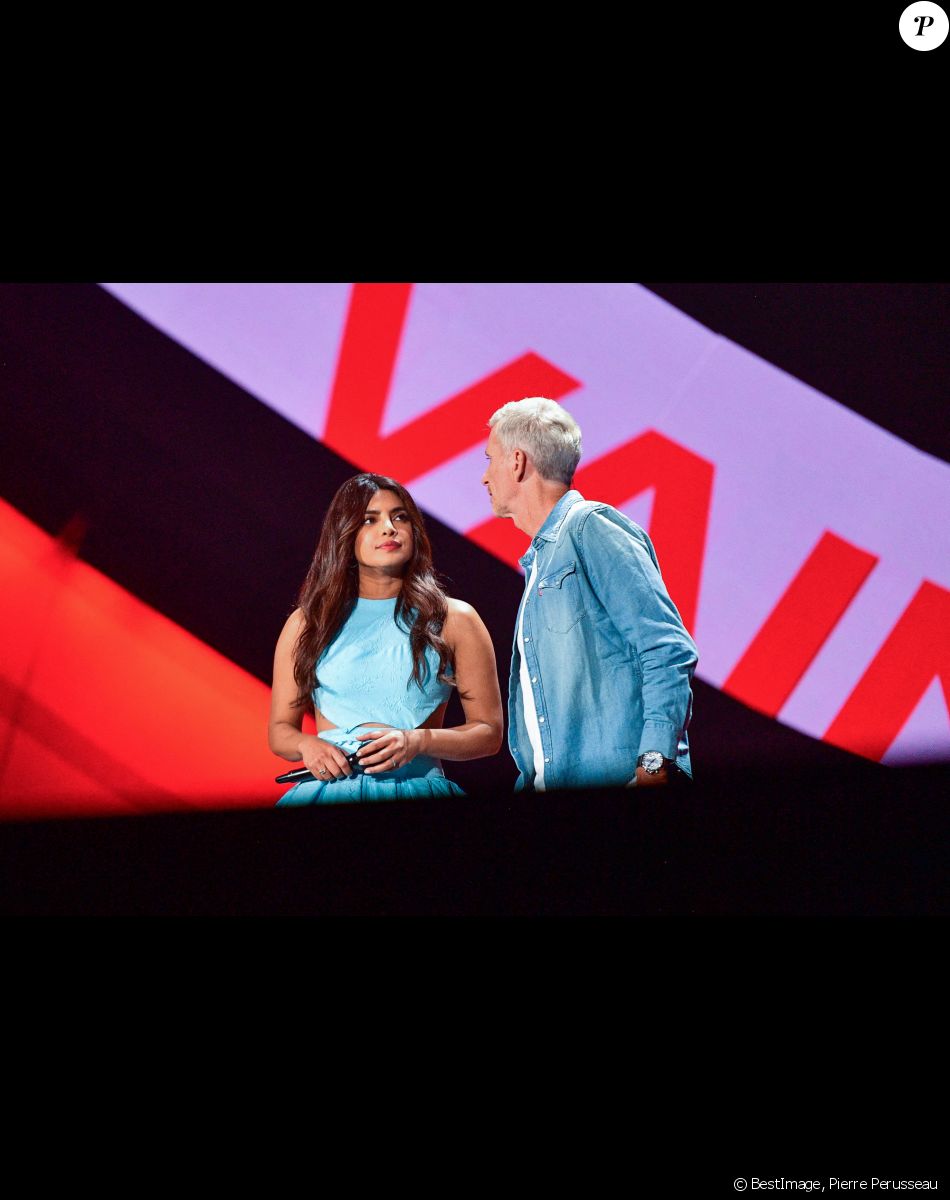 Priyanka Chopra Jonas et Denis Brogniart - Concert "Global Citizen Live" au Champ de Mars à Paris le 25 Septembre 2021 © Pierre Perusseau / Bestimage