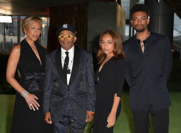 Spike Lee et sa femme Tonya Lewis avec leurs enfants Satchel Lee et Jackson Lee - People à la soirée de gala de l'Academy Museum of Motion Pictures à Los Angeles, le 25 septembre 2021.