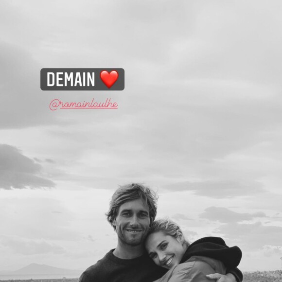 Camille Lou en couple avec Romain Laulhe, ancien sportif professionnel désormais prof de surf.