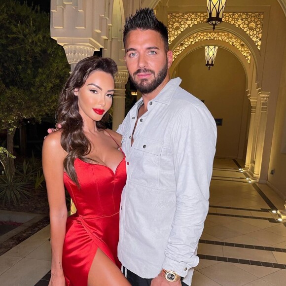 Nabilla Benattia sublime au bras de Thomas Vergara, à Dubaï, septembre 2021
