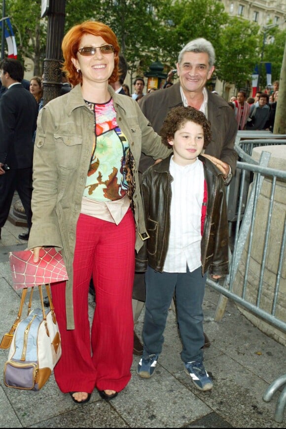 Véronique Genest, son mari Meyer Bokobza et leur fils Sam pour la première du film "Spiderman 2" à Paris.