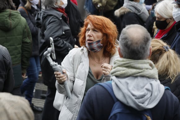 Véronique Genest - Les artistes se mobilisent lors de la manifestation contre la fermeture prolongée des lieux de culture à Paris le 15 décembre 2020 lors de l'épidémie de Coronavirus (COVID-19). © Christophe Clovis / Bestimage