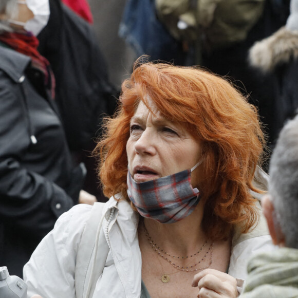 Véronique Genest - Les artistes se mobilisent lors de la manifestation contre la fermeture prolongée des lieux de culture à Paris le 15 décembre 2020 lors de l'épidémie de Coronavirus (COVID-19). © Christophe Clovis / Bestimage