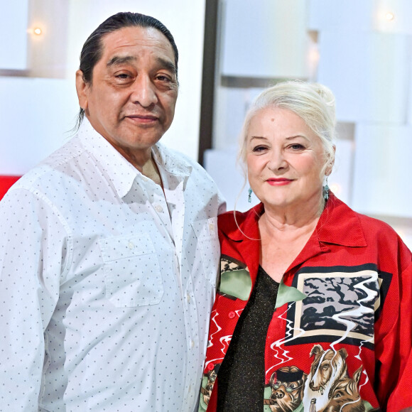 Josiane Balasko et son mari George Aguilar - Enregistrement de l'émission "Vivement Dimanche", présentée par Michel Drucker © Guillaume Gaffiot / Bestimage