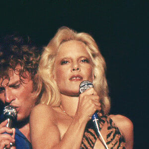 Johnny Hallyday et Sylvie Vartan en concert aux Arènes de Béziers en 1973.