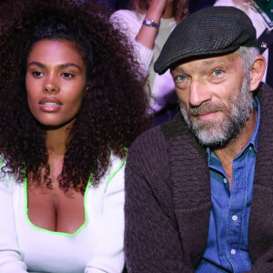 Vincent Cassel et sa femme Tina Kunakey - People lors du "Etam Live Show 2018" aux Beaux-Arts à Paris, le 25 septembre 2018. © Veeren/Moreau/Bestimage