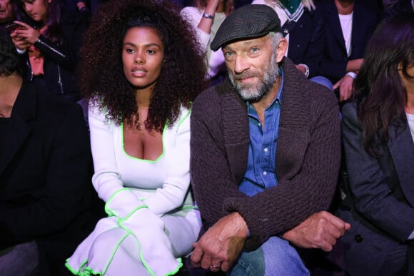 Vincent Cassel et sa femme Tina Kunakey - People lors du "Etam Live Show 2018" aux Beaux-Arts à Paris, le 25 septembre 2018. © Veeren/Moreau/Bestimage