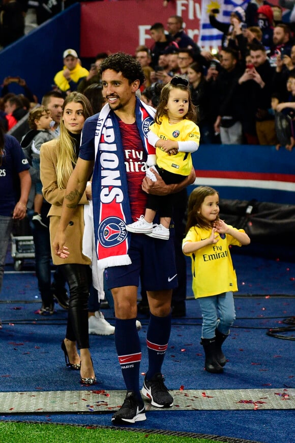 Marquinhos avec sa femme Carol Cabrino et leur fille Maria - Le PSG célèbre son titre de Champion de France 2019 au Parc ders Princes à Paris, le 18 mai 2019.