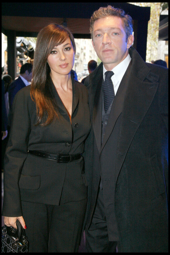 Monica Bellucci et Vincent Cassel à la première du film Mesrine : L'ennemi public numéro 1.