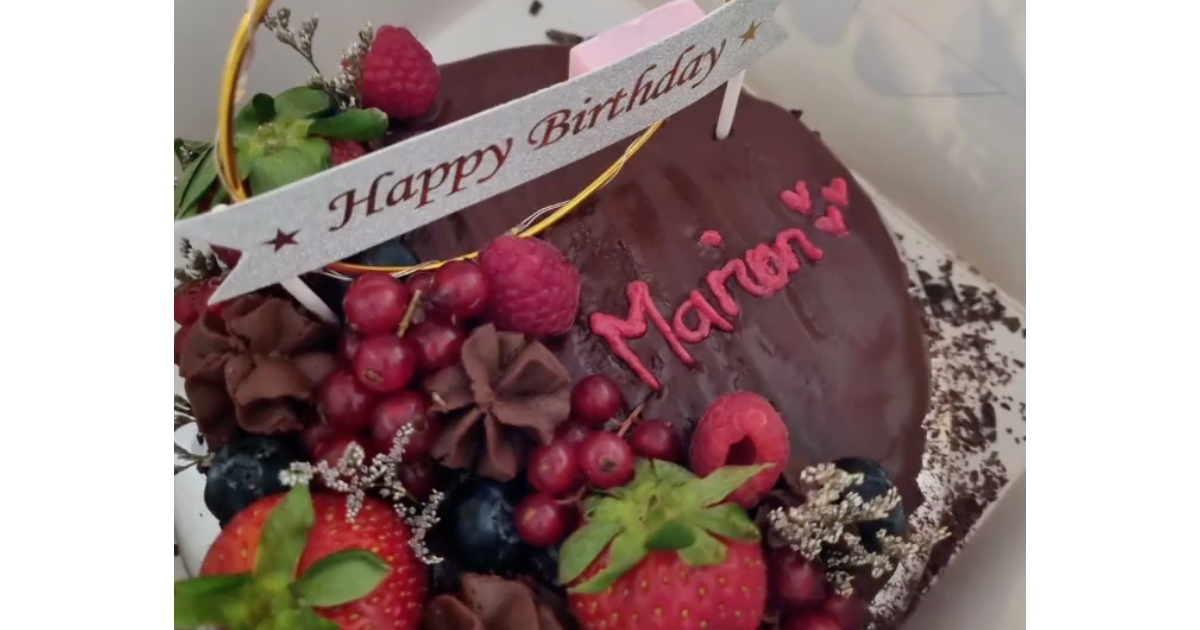 Marion Bartoli Montre Un Deuxieme Gateau Pour Son Anniversaire Le 2 Octobre 21 Purepeople