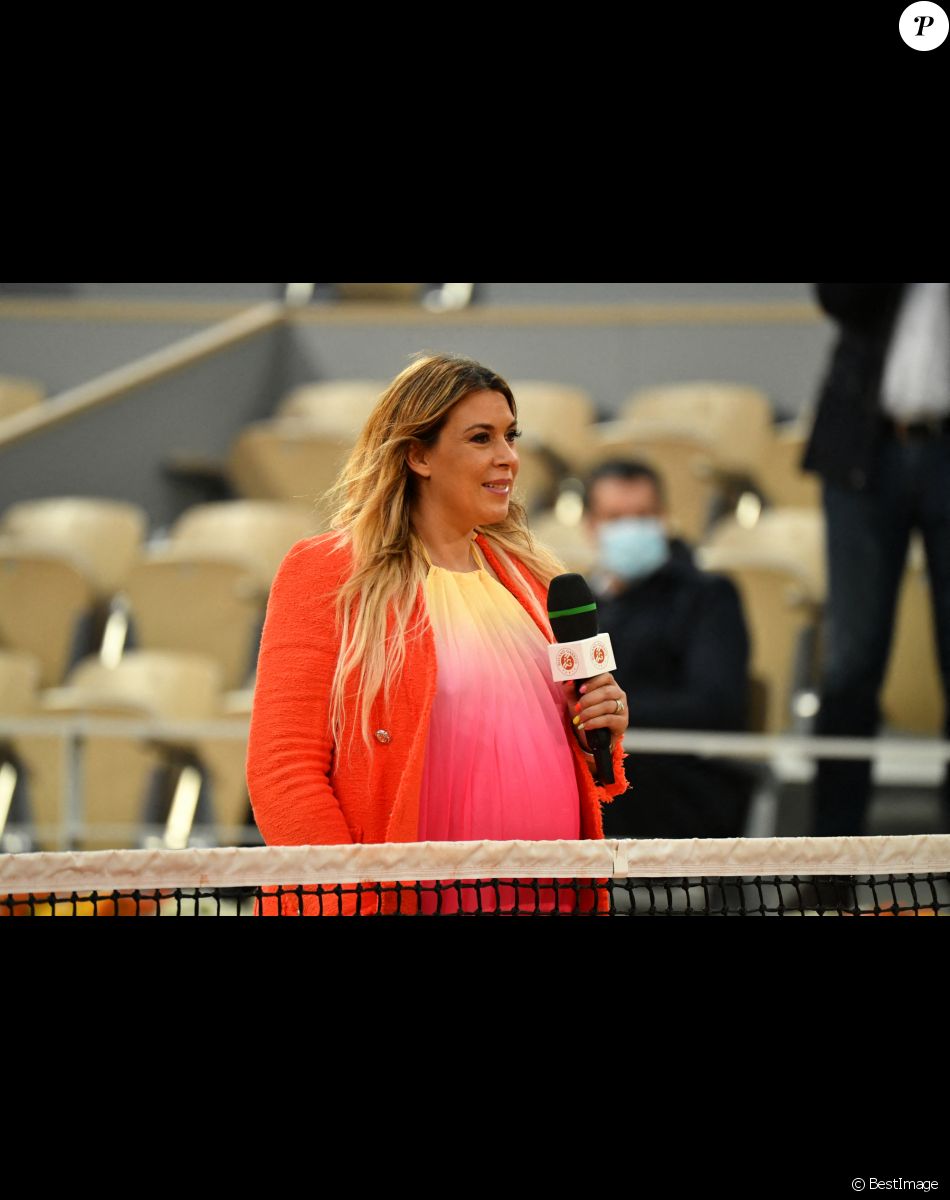 Marion Bartoli enceinte et en arc en ciel - Les internationaux de tennis de Roland Garros à Paris le 8 octobre 2020. © Chryslene Caillaud / Panoramic / Bestimage The Roland Garros tennis internationals in Paris on October 8, 2020.