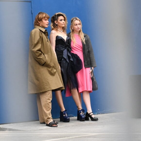 Jordan Barrett et Paris Jackson arrivent au Garage Amelot pour assister au défilé de mode Vivienne Westwood (collection printemps/été 2022) à Paris, le 2 octobre 2021. © Veeren Ramsamy-Christophe Clovis/Bestimage