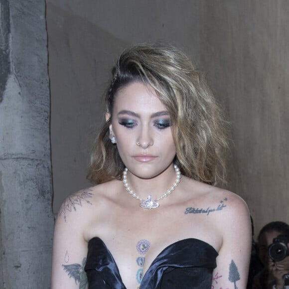 Paris Jackson arrive au Garage Amelot pour assister au défilé de mode Vivienne Westwood (collection printemps/été 2022) à Paris, le 2 octobre 2021.